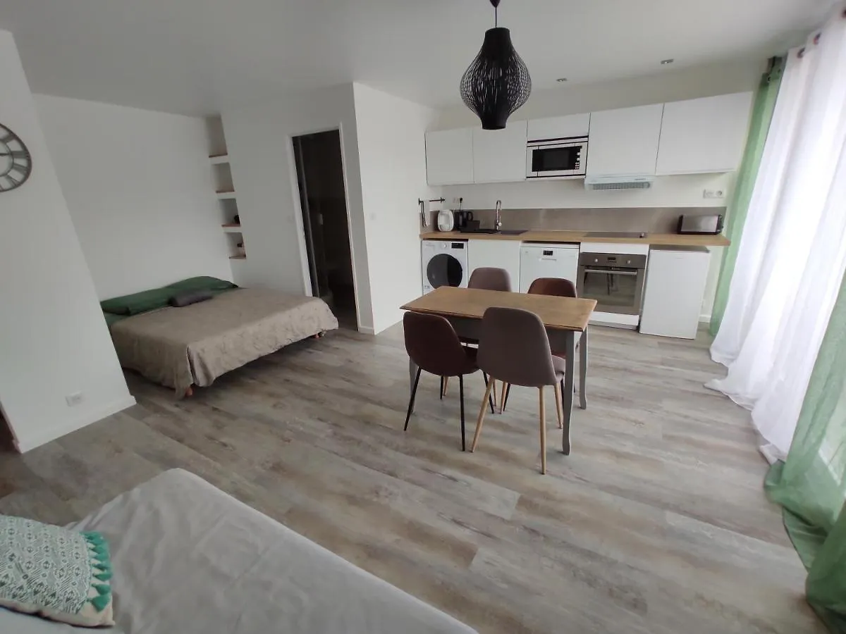 Logement climatisé proche remparts Avignon 0*,  France