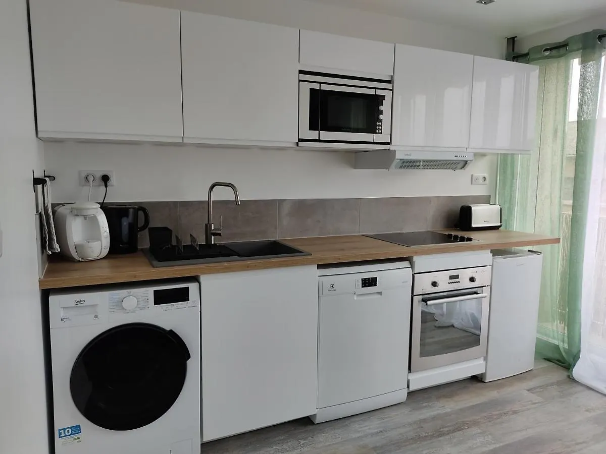Logement climatisé proche remparts Avignon Appartement