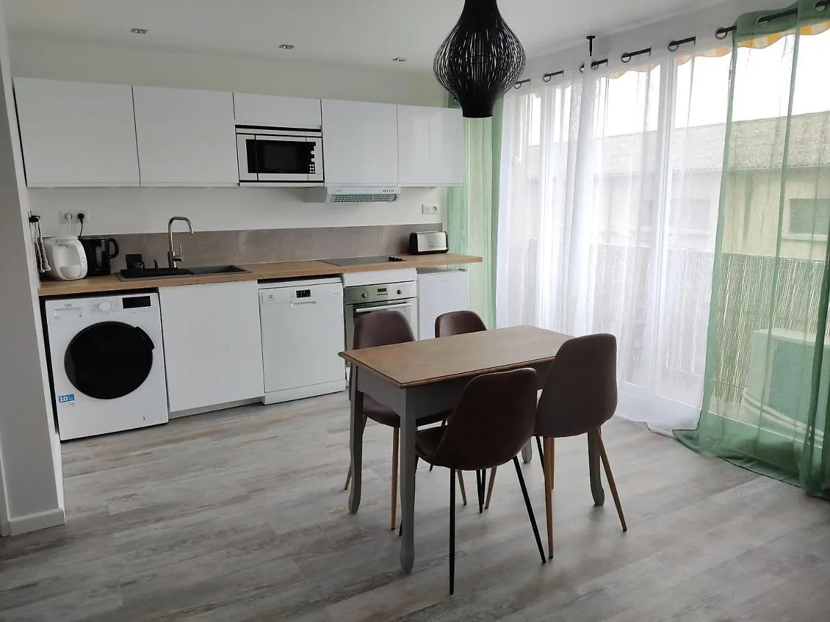 Appartement Climatise Avec Balcon,Wifi, Proche Remparts Avignon France
