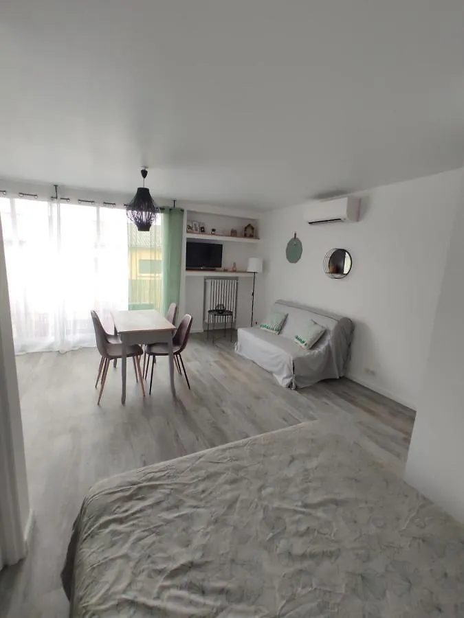 Appartement Climatise Avec Balcon,Wifi, Proche Remparts Avignon